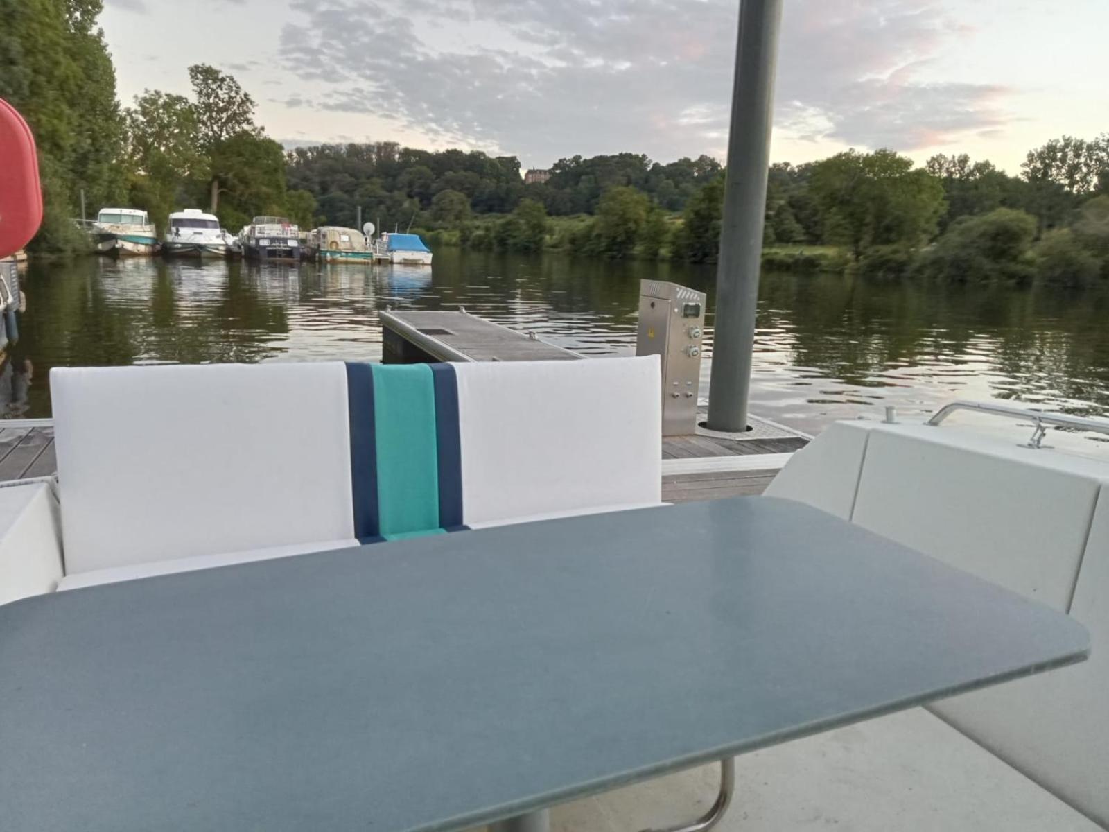 Bateau-Gite Sur Le Halage De La Mayenne L'Huisserie Εξωτερικό φωτογραφία